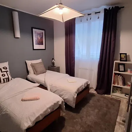 Aux Portes De Montlucon Apartment Lamaids
