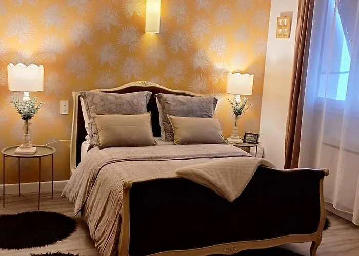 Aux Portes De Montlucon Apartman Lamaids